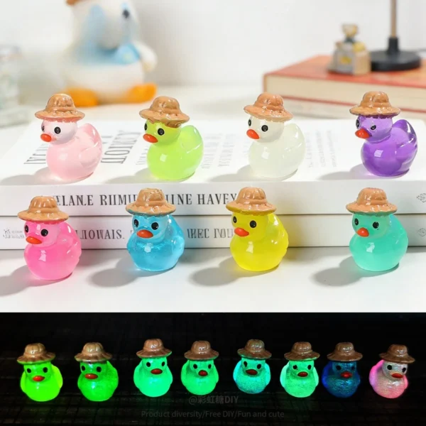 10-100pcs Luminous Resin Mini Straw Hat Ducks Miniatures Doll House Glow in Dark Duck Figurines for DIY Aquarium Garden Decor