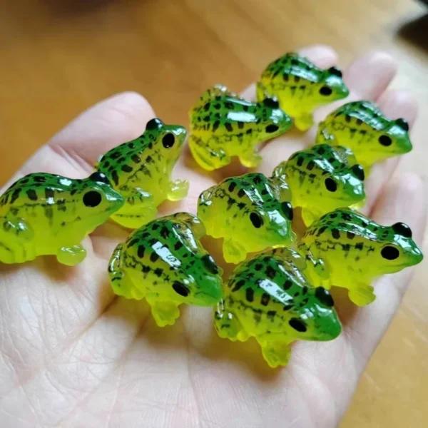 10pcs Resin Frog Glow in The Dark Miniature Frog Figurines Ornaments for Dollhouse Garden Moss Landscape